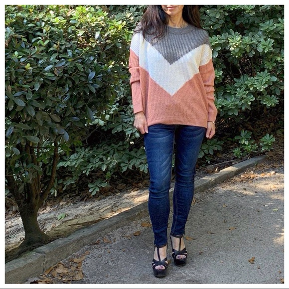 ✨LAST ONES✨Color block beautiful loose fit sweater - Picture 7 of 8